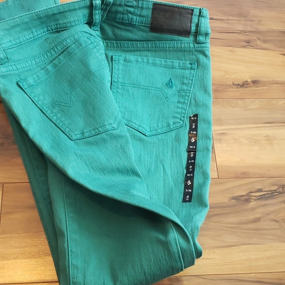 Liberated Volcom - Picture 2 of 3